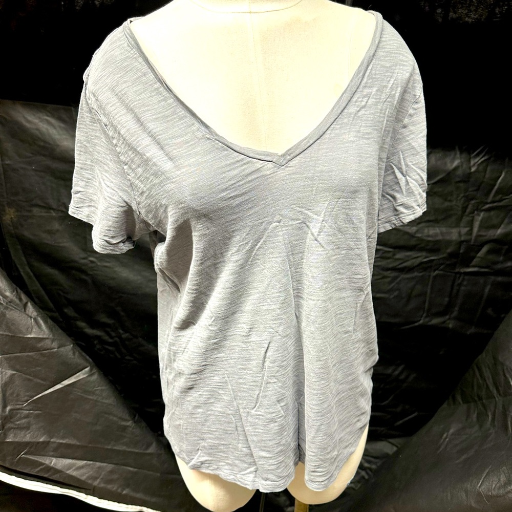 Old navy v t shirt